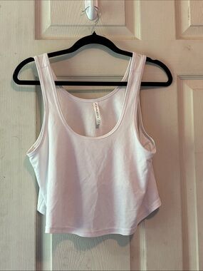 Fabletics White Scoop Neck Cropped Tank
